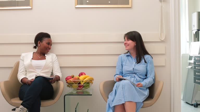 طراحی UX بیماران و مشاوره دیجیتال مارکتینگ سلامت برای کلینیک گفتاردرمانی: بیماران منتظر در کلینیک