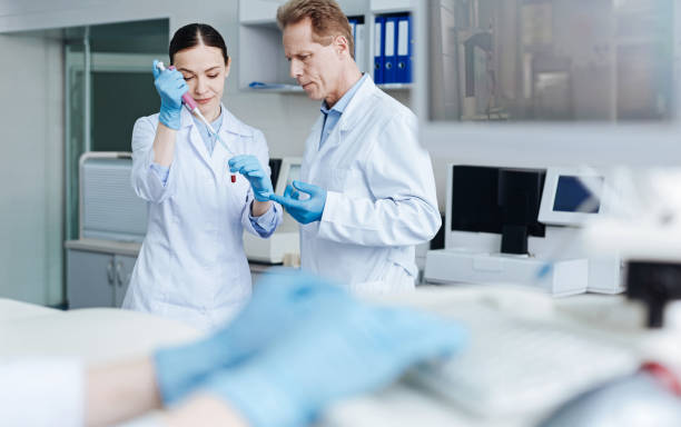 بررسی وضعیت خون و نیاز به آزمایشات پاتوبیولوژی با خدمات آنلاین در تبریز