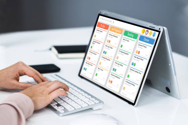 نرمافزار مدیریت پروژه کانبان: اپلیکیشنی برای مدیریت برنامهریزی. این تصویر به سامانه مدیریت آسایشگاه و نرمافزار مدیریت سالمندان اشاره دارد.