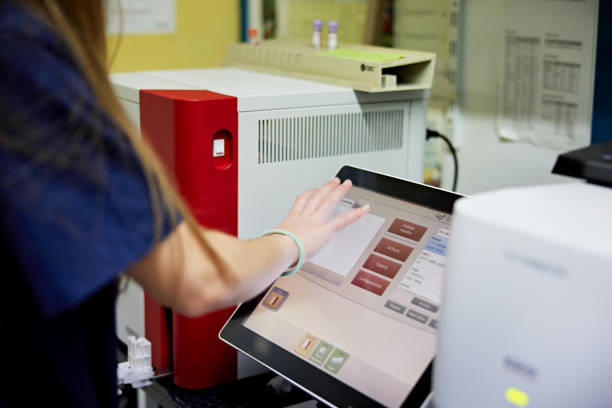 سوالات متداول درباره مدیریت هوشمند بیمار در آزمایشگاه پاتوبیولوژی - بهینهسازی فرآیند پذیرش و نوبتدهی آنلاین