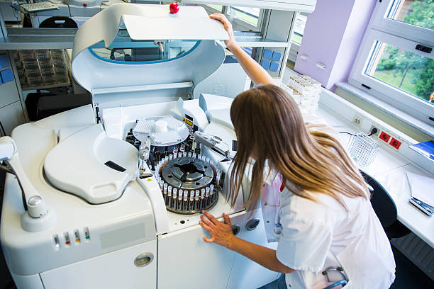 CRM پزشکی و نرمافزارهای مدیریت برای آزمایشگاههای پاتوبیولوژی در کرمان: بهینهسازی وبسایت سلامت و مدیریت مراجعین، اتوماسیون پاتوبیولوژی، نرم افزار مدیریت آزمایشگاه