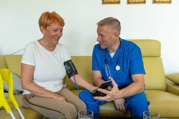 طراحی سایت پزشکی برای خدمات پرستاری در منزل بجنورد: مراقبت از بیمار سالمند در خانه