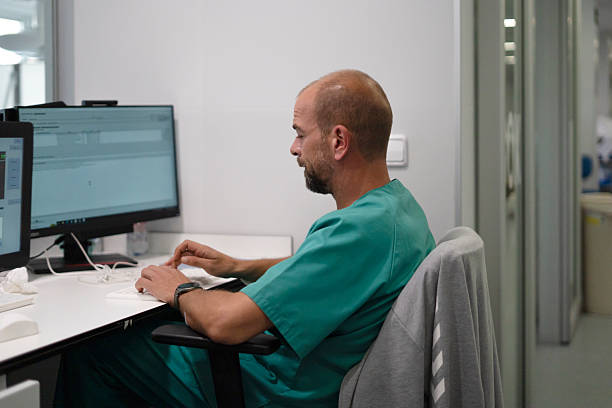 نرمافزارهای مدیریت مطب و CRM پزشکی برای فوق تخصصین قلب و عروق در تهران: نرمافزار پزشکان متخصص