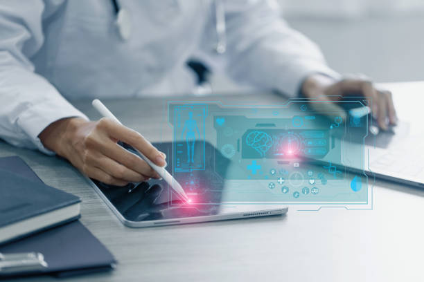 طراحی UX پزشکی پیشرفته و برندینگ دیجیتال برای مراکز ناباروری و IVF در اهواز - پزشک در حال استفاده از تبلت دیجیتال