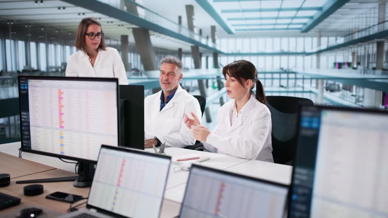 یکپارچگی CRM پزشکی و نرم افزار مدیریت آزمایشگاه پاتوبیولوژی در اصفهان: نوبتدهی آنلاین، اتوماسیون مطب، مدیریت پاتوبیولوژی در ۲۰۲۶