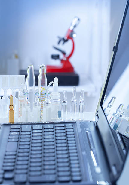 سفارش دارو و خدمات پزشکی به صورت آنلاین، نمادی از نوبت دهی آنلاین آزمایشگاه و بهینه سازی آزمایشگاه دیجیتال