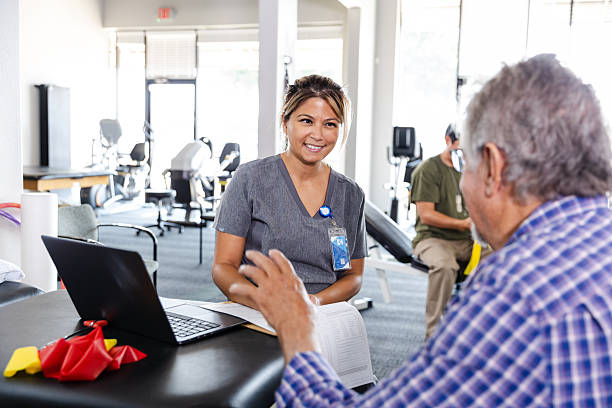 نرمافزارهای مدیریت مطب و CRM پزشکی برای مراکز فیزیوتراپی در رشت: بهبود تجربه بیمار با فیزیوتراپیست