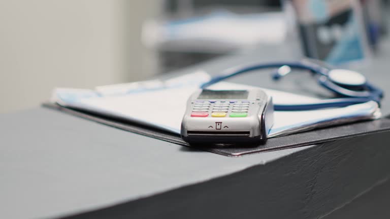 سیستم مدیریت مطب و CRM پزشکی با امکانات نوبتدهی آنلاین