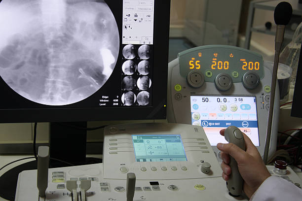 سئو تخصصی پزشکی برای مراکز رادیولوژی و سونوگرافی در شیراز: افزایش visibility وبسایت سلامت و جذب بیماران - مانیتور کنترل دستگاه سونوگرافی با تمرکز بر تکنولوژی پزشکی