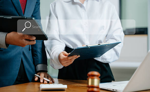 وکالت در عصر استارتاپها: راهنمای جامع برندینگ دیجیتال و آموزش سئو به تیم حقوقی برای دفاتر وکالت تخصصی ثبت برند در قزوین - جستجوی اطلاعات در اینترنت