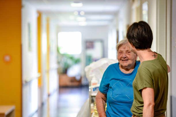 تجربه بیمار سالمند و خدمات مراکز مراقبت طولانیمدت در تهران