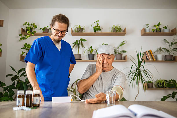 سالمندان در منزل راحتتر هستند، اهمیت دسترسی به مراقبتهای هومیوپاتی آنلاین، طراحی وبسایت