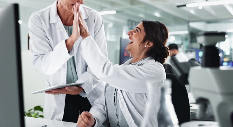 پیادهسازی CRM پزشکی و نرمافزارهای مدیریت مطب برای فوق تخصصین غدد در مشهد: مشاوره سلامت دیجیتال و بهبود عملکرد مطب