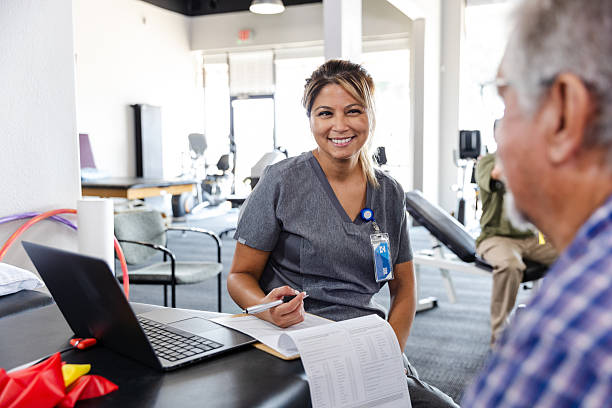 نوبتدهی آنلاین و CRM پزشکی برای مراکز فیزیوتراپی در اهواز: جذب بیمار فیزیوتراپی و مدیریت کلینیک