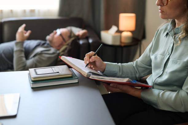 طراحی پرتال نوبتدهی آنلاین و CRM پزشکی برای کلینیکهای ترک اعتیاد در مشهد: بهینهسازی تجربه بیمار 2026 - مدیریت درمان اعتیاد