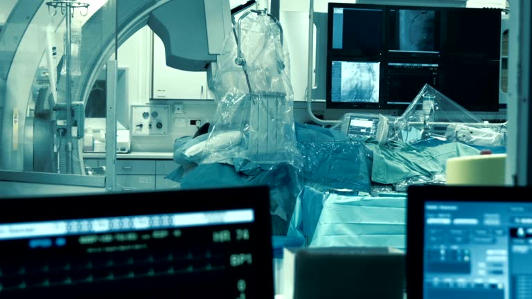 CRM پزشکی و نرمافزارهای مدیریت پیشرفته برای بیمارستان فوق تخصصی قلب در مشهد: نمایی از اتاق عمل مدرن