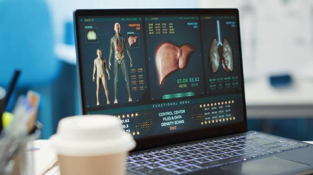 توسعه وب و CRM پزشکی برای مراکز مراقبت طولانیمدت در تبریز: کابینت پزشکی خالی و منظم آماده برای خدمات مراقبت های بهداشتی، نمایانگر نیاز به بهینهسازی مدیریت و وبسایت سلامت