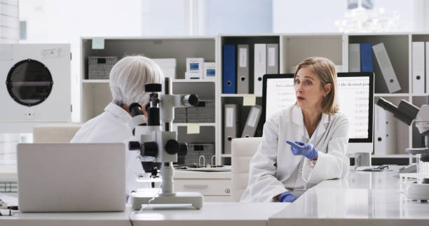 بحث و تبادل نظر در مورد راهکارهای دیجیتال آزمایشگاهی و اتوماسیون در آزمایشگاه پاتوبیولوژی تبریز