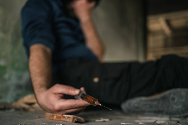 پیادهسازی CRM پزشکی و نرمافزارهای مدیریت برای کلینیکهای ترک اعتیاد در کرج: ارتقای وبسایت سلامت و فرآیندهای درمانی ۲۰۲۶ - بیمار در حال درمان اعتیاد