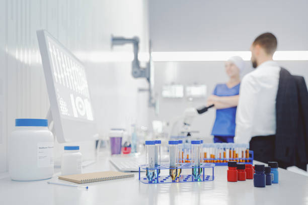 CRM پزشکی و طراحی UX بیمارمحور برای آزمایشگاههای پاتوبیولوژی در شیراز: بهینهسازی تجربه مراجعین - نمای کلی از یک آزمایشگاه مدرن