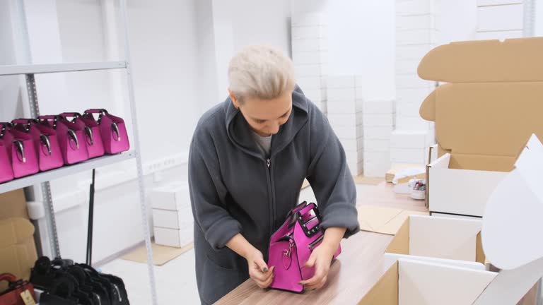 فروش عمده کیف و کفش | بسته بندی و ارسال در فروش‌یاب