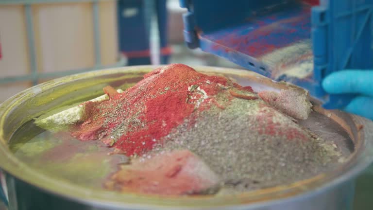 فلزات، مواد معدنی و شیمیایی | خرید و فروش عمده مواد اولیه صنعتی با بهترین قیمت در فروشیاب، بازار عمده فروشان