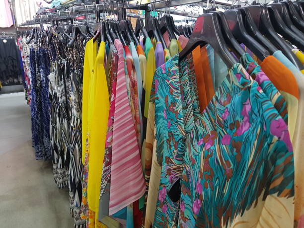 پوشاک عمده زنانه و مردانه | خرید و فروش عمده با فروشیاب