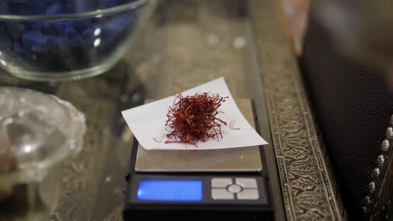 بستهبندیهای متنوع زعفران برای عمدهفروشان | آگهی تجاری و صادرات زعفران با فروشیاب