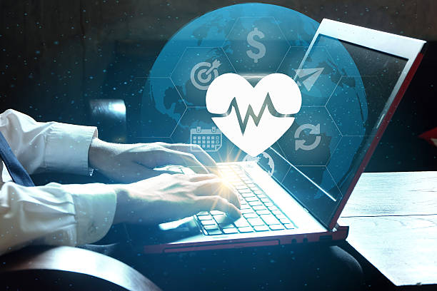 مشاوره دیجیتال مارکتینگ سلامت برای آزمایشگاههای تخصصی پاتوبیولوژی در تبریز - مدیر در حال تحلیل دادههای پزشکی روی لپتاپ - پینوسایت