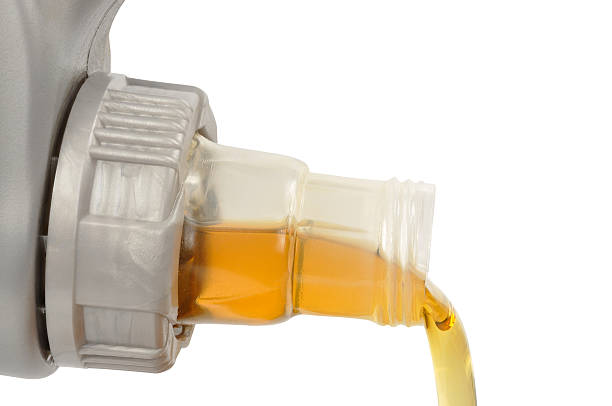 مقایسه خرید روغن موتور عمده | قوطی‌های روغن موتور، مزایای فروش‌یاب در خرید و فروش عمده