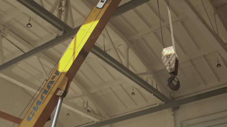 جرثقیل سقفی دست دوم در حال کار در فروشیاب | خرید و فروش عمده آگهی تجاری