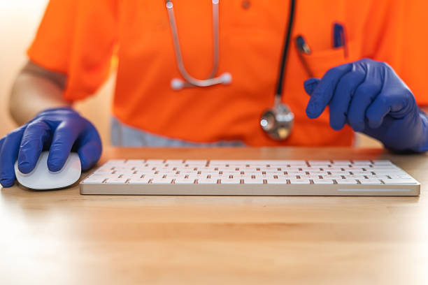 پشتیبانی سایت کلینیک و امنیت سایبری آزمایشگاه پاتوبیولوژی در اردبیل – کار با کامپیوتر در حوزه پزشکی – پینوسایت