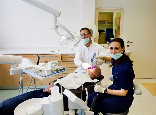 برندینگ دیجیتال پزشکی و سئو سایت پزشکان برای مطب دندانپزشکی عمومی در اصفهان: جذب هوشمند بیماران - تیم دندانپزشکی و بیمار