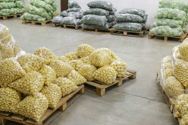 تصویر پالتهای محصولات کشاورزی در انبار - فروش عمده محصولات کشاورزی، فروشیاب، خرید و فروش عمده، آگهی تجاری