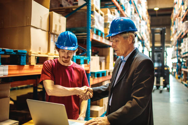 افزایش دیده‌شدن آگهی شما | فروش‌یاب، خرید و فروش عمده، آگهی تجاری - کار با لپ‌تاپ و مدیریت آگهی‌ها