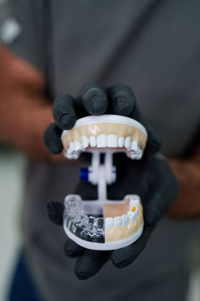 طراحی سایت دندانپزشکی زیبایی در مشهد: توضیح مراحل درمان توسط دندانپزشک