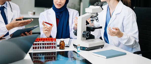 دیجیتال مارکتینگ برای آزمایشگاههای تخصصی یزد - مشورت پزشکان درباره استراتژی دیجیتال