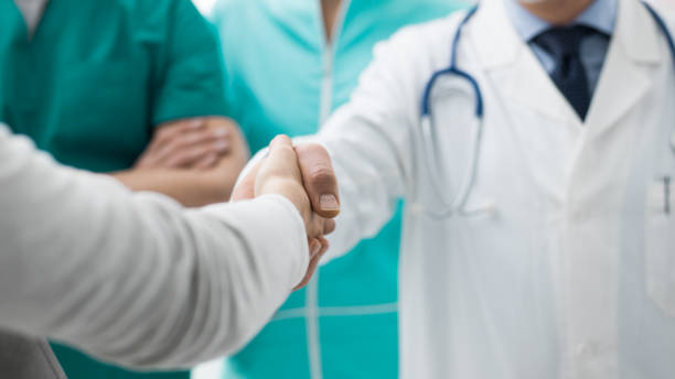 جلب اعتماد بیمار آزمایشگاه شیراز: بازاریابی دیجیتال پزشکی