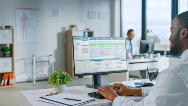 CRM پزشکی و بهبود وبسایت سلامت مراکز ناباروری IVF در شیراز با یکپارچهسازی هوشمند ۲۰۲۶