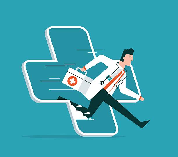 پزشک مرد با گوشی در حال ارائه خدمات درمانی آنلاین | نوبتدهی آنلاین قلب اصفهان