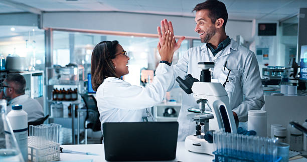 سئو محلی برای آزمایشگاه تخصصی در شیراز: افزایش مراجعین و دسترسی آسانتر بیماران - بازاریابی دیجیتال پزشکی شیراز