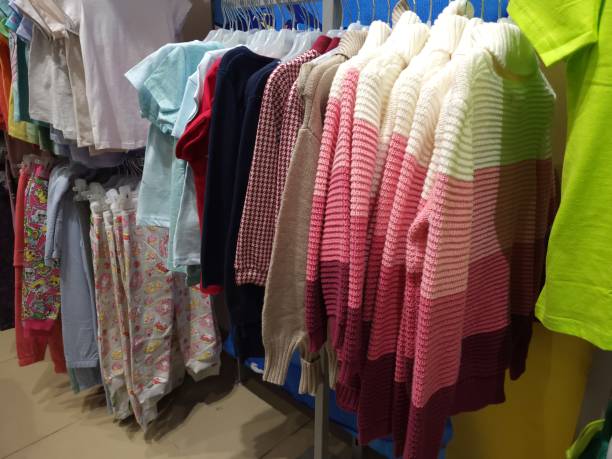 مد، پوشاک و پارچه | فروش عمده پوشاک زنانه، مردانه و بچگانه از تولیدی در فروشیاب | خرید و فروش عمده و آگهی خرده فروشی