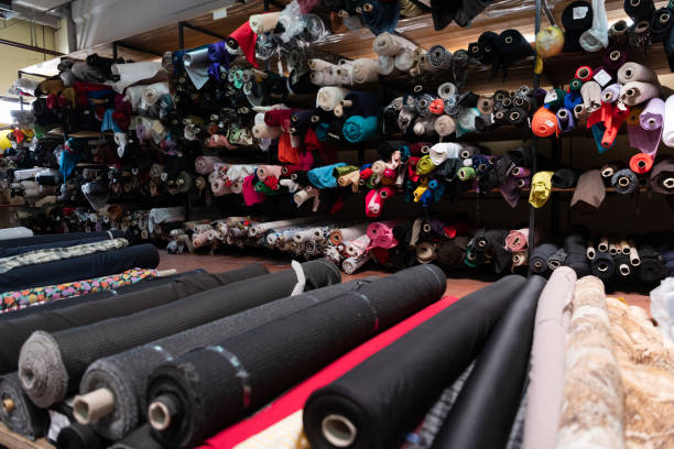 بازار عمده فروشان پوشاک و پارچه در فروشیاب - ثبت آگهی، خرید و فروش عمده، آگهی تجاری