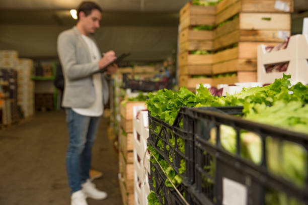 کشاورزی: خرید و فروش عمده محصولات کشاورزی در فروشیاب - کنترل کیفیت محصولات کشاورزی در فروشیاب