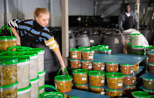 خرید و فروش عمده فرآورده‌های غذایی: ترشیجات و زیتون عمده در فروش‌یاب