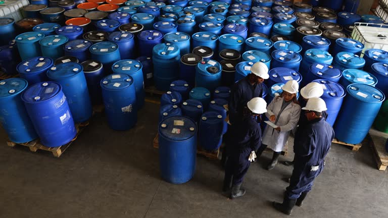 عمده فروشی مواد شیمیایی، مدیریت ریسک و نقش فروش‌یاب در تجارت عمده