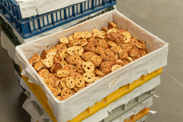 بسته‌بندی و تامین عمده تنقلات و شیرینی برای فروش مستقیم | فروش‌یاب