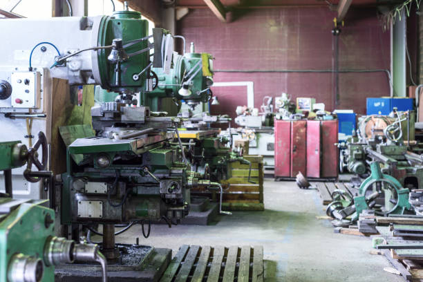 ماشین فرز عمودی مکانیکی در کارگاه - فروشیاب، خرید و فروش عمده، آگهی تجاری