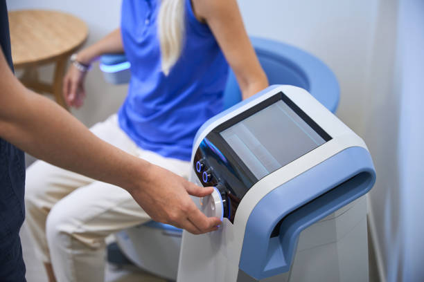 بیمار در حال آمادهسازی برای فیزیوتراپی در شیراز - تجربه آسان بیمار