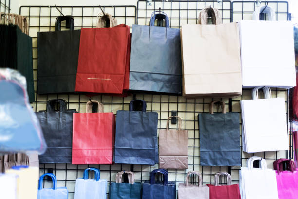 کیف و کفش عمده: بسته بندی محصولات آماده عرضه در فروشیاب